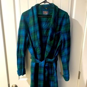 100% wool men’s M Pendleton robe. blue plaid.